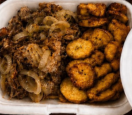 Banana frita e acompanhamento